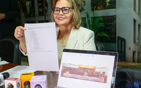 Lilian Samaniego.