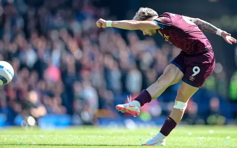 Ispwich reacciona ante Everton gracias a un Julio Enciso bestial