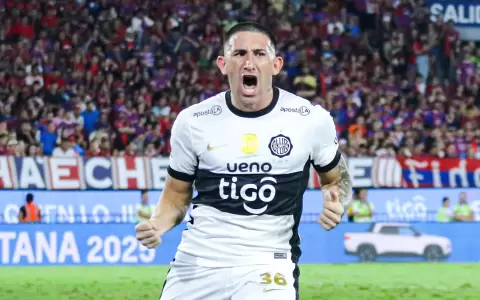 Olimpia remonta a Cerro Porte�o sobre el final y se pone arriba en Supercl�sicos de liga