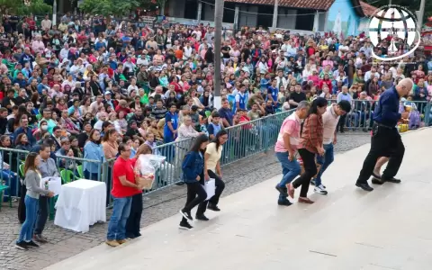 Fieles en la Misa de Caacup�.