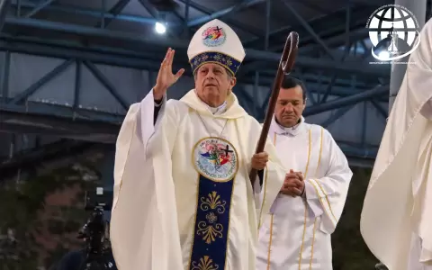 Obispo Ricardo Valenzuela.