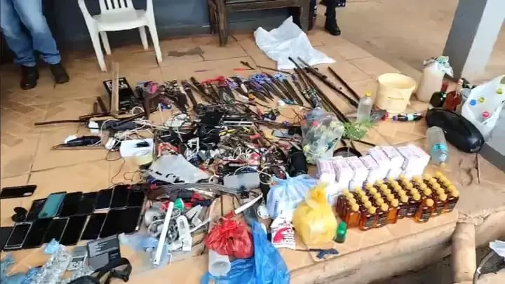 Parte de lo que se quit� de las celdas que fueron intervenidas.