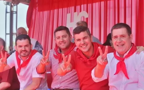 Miguel Olmedo (i), Pedro Alliana, Santiago Pe�a y Horacio Cartes.