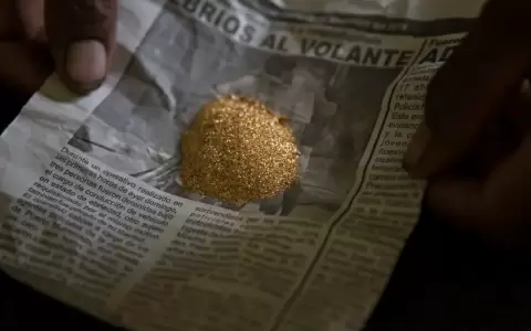 Oro extra�do a lo largo de un d�a de trabajo en una mina de Per�.