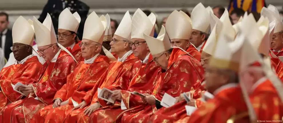 Cardenales electores se reunieron en la misa solemne que precede al aislamiento total conocido como c�nclave.