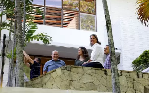 Venezolanos que fueron rescatados por Estados Unidos en Caracas.