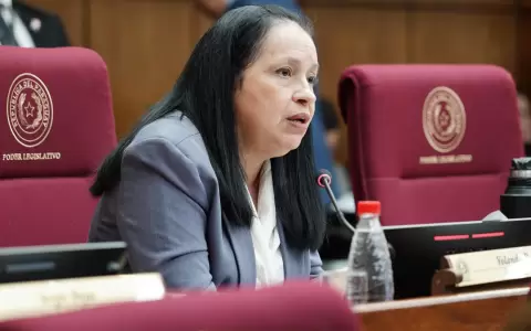 Senadora Yolanda Paredes.
