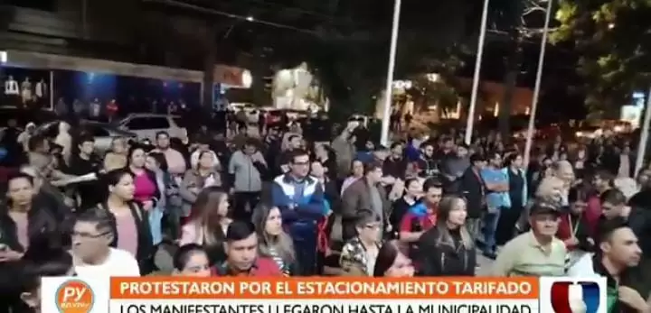 Encarnacenos se movilizan en rechazo al estacionamiento tarifado.