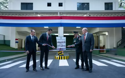 Presidente Pe�a en inauguraci�n de mejoras.
