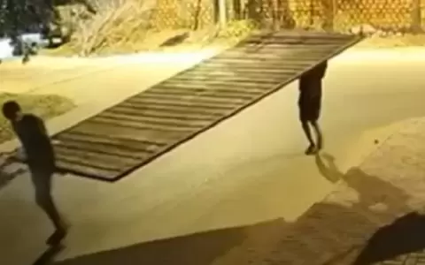 Las dos personas fueron identificadas y luego quedaron detenidas.