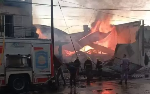 Bomberos locales desde tempranas horas se movilizaron hacia Clorinda.