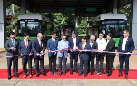 Presentaci�n de buses el�ctricos.
