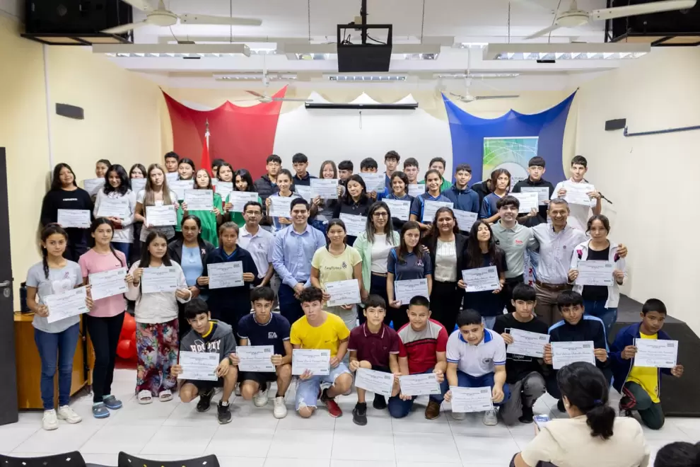 J�venes seleccionados para el programa de becas del CC Melod�a.