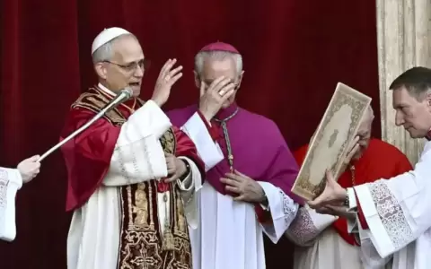 El nuevo papa se hizo llamar Le�n XIV.