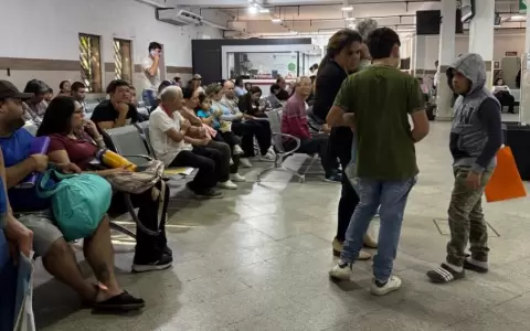 Prolongadas esperas y el mal servicio, adem�s de la excesiva tardanza para la expedici�n de las c�dulas de identidad, denuncian los usuarios.