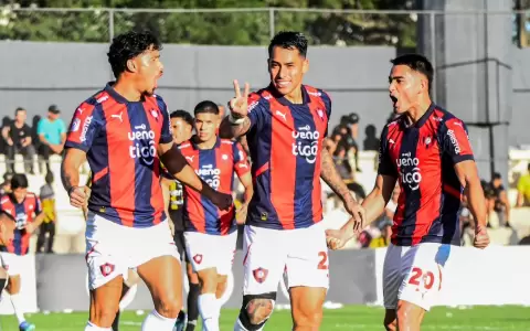 Sergio Araujo anota un doblete para reparadora victoria de Cerro Porte�o sobre Guaran�