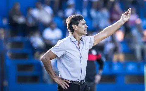 Fabi�n Bustos: "La l�nea de 3 no tiene nada que ver"