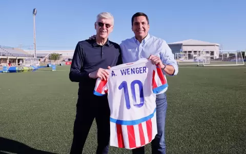 El hist�rico Ars�ne Wenger conoci� las instalaciones de la APF