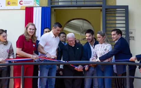 Autoridades del gobierno en La Chacarita.