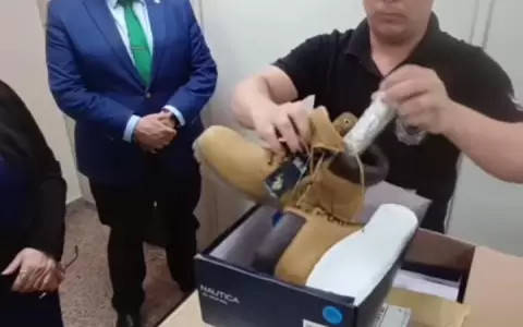 La marihuana de alta pureza estaba escondida en unas botas.