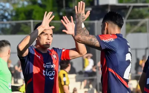 El plantel de Cerro Porte�o pidi� por la vuelta de Sergio Araujo