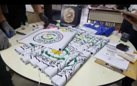 Pretend�an enviar coca�na en banderines patrios.