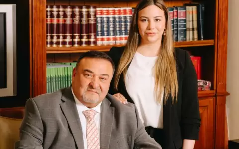 Dr. �scar Schouten, abogado, fundador y presidente de Schouten & Asociados; Dra. Steffi Schouten directora del Departamento de Propiedad Intelectual.
