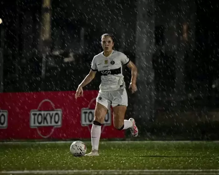 Paola Genes, defendiendo los colores de Olimpia.