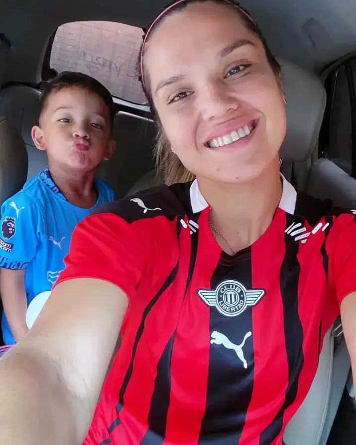 Su hijo Gael, siempre lo acompa�a en los partidos.