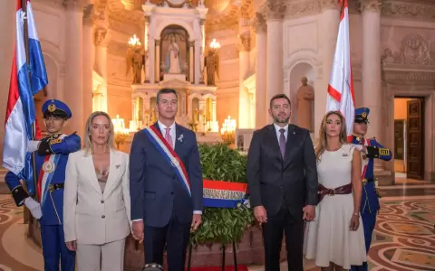 Presidente de la Rep�blica, la primera dama, el vicepresidente y su esposa.