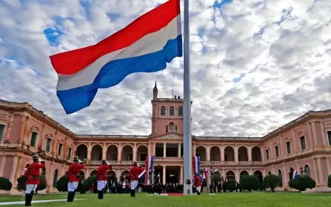 Festejos en Asunci�n por los 215 a�os de Independencia del Paraguay.