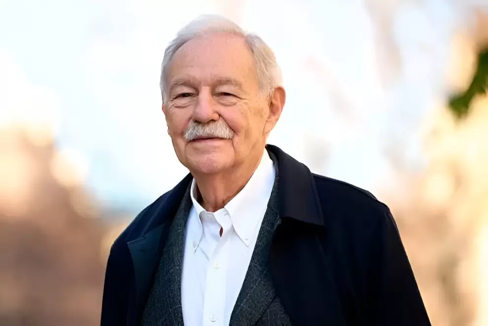 Eduardo Mendoza.