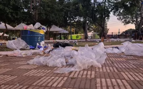 As� qued� el centro de Asunci�n tras los festejos por el D�a de la Patria.