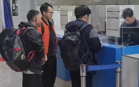 Momento en que los ciudadanos chinos eran expulsados.
