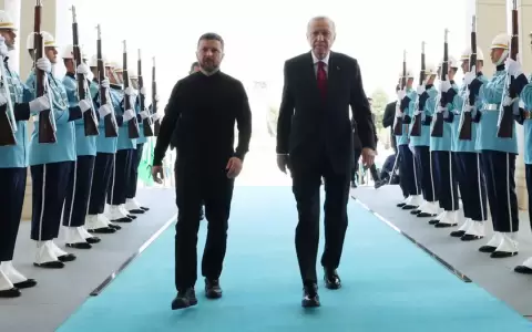 El mandatario turco Recep Tayyip Erdogan recibi� en Ankara a su hom�logo de Ucrania, Volodimir Zelenski, mientras se esperaba el inicio del di�logo.