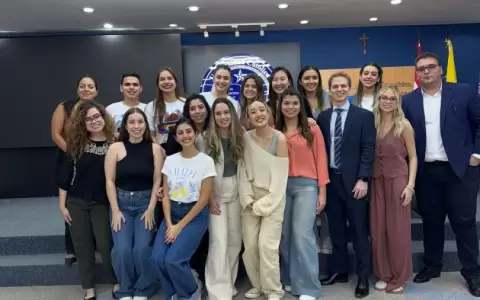 Alumnos del 5� curso invitan al Marketing Fest 2025.
