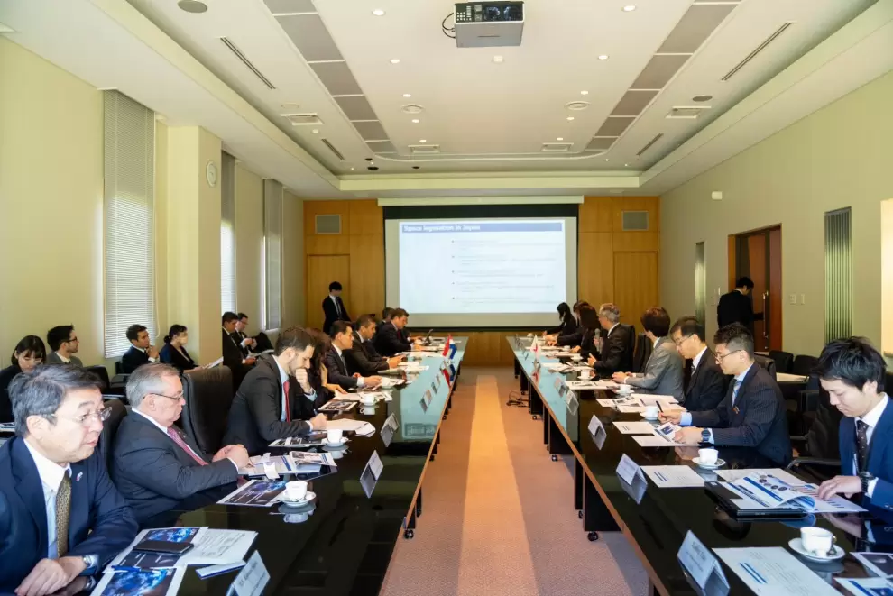 Peña en Japón reunido con el titular de la Agencia Japonesa de Exploración Aeroespacial.