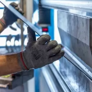 Proyectos industriales dinamizan la econom�a paraguaya e influyen en las proyecciones.