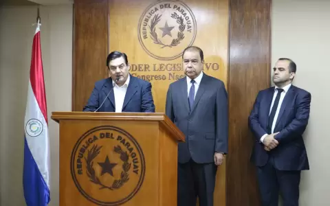 Senador y representantes del C�rculo de M�dicos.