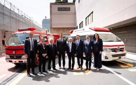 Jap�n dona cami�n de bomberos y ambulancias.