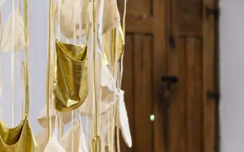 Detalle de una de las obras de Claudia Casarino que fue parte de la muestra "La faena de habitar un contorno".