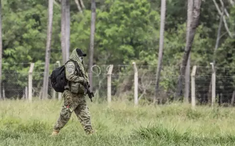 Militar rastrillando zona Canindey�.