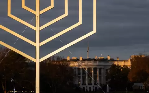 El Museo Jud�o se encuentra en el centro de Washington, cerca del Capitolio y a un kil�metro y medio de la Casa Blanca.