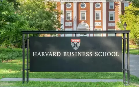 Universidad de Harvard.