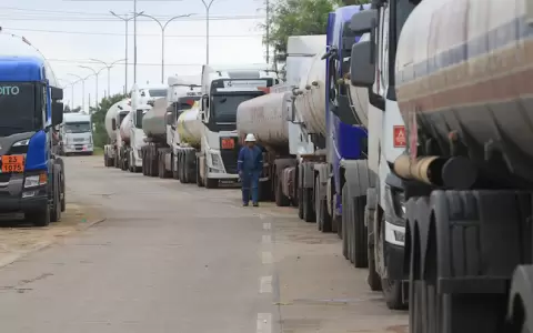 Transportistas varados en Bolivia.