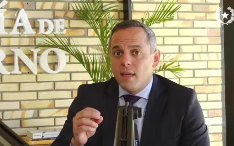 Camilo Ben�tez, contralor general.