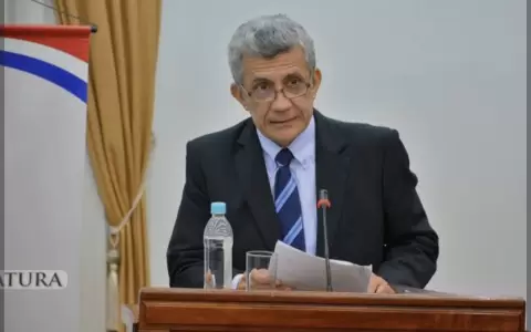 Emilio Camacho.