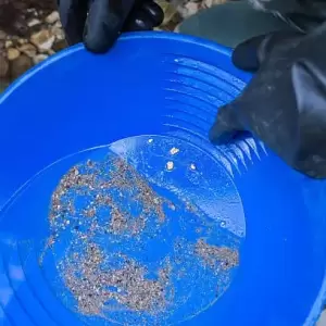 Hallaron oro en Caapucú mientras perforaban pozos de agua