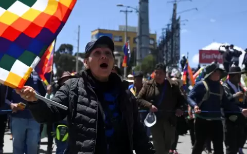 Seguidores de Evo Morales marchan por las calles de La Paz, Bolivia.