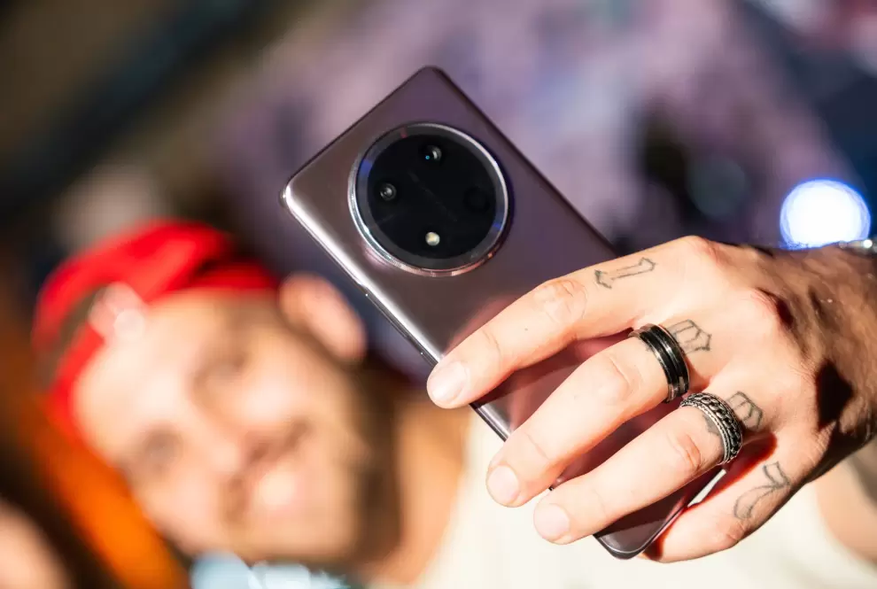 Selfie con el nuevo modelo de Honor. Foto: Gentileza.